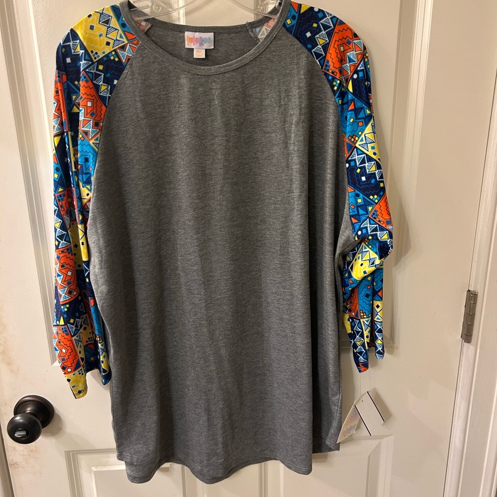 NWT Woman’s Lu La Roe Top Size 3XL